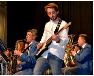 maestro chitarra elettrica, chitarra acustica, banjo presso scuola di musica Corpo Musicale Mandellese